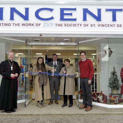 Co Armagh Environmental Ambassador Emer Rafferty joined St Vincent de Paul Regional President for the North Region, Mary Waide; Armagh City, Banbridge and Craigavon Lord Mayor Glenn Barr; Archbishop Eamon Martin, Archbishop of Armagh, Primate of all Ireland; and Revd Canon Malcolm Kingston, to officially open a new Vincent’s on Armagh’s Scotch Street.