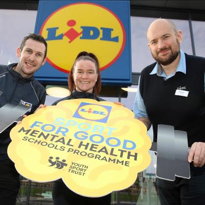 Lidl Northern Ireland has selected 25 secondary schools from across the region to participate in the Sport for Good Schools Programme with each school to benefit from a dedicated Mental Health Athlete Mentorship programme delivered in partnership with the Youth Sport Trust. Pictured with Lidl Castlereagh Road Store Manager Andrew Burwood are Lidl Northern Ireland’s Sport for Good Mentors, Paralympic Champion Michael McKillop MBE and Irish Hockey Legend Shirley McCay MBE. 